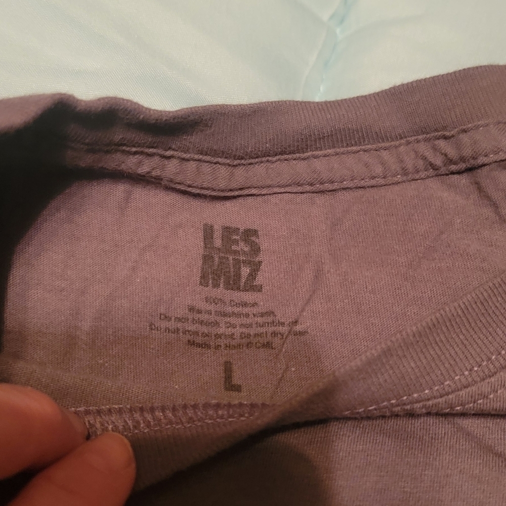 Les mis play t shirt size large - Picture 2 of 2